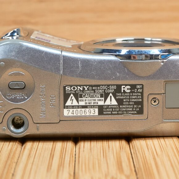 Sony Cyber-shot DSC-S60 4.1MP Digital Camera, 3X Optical Zoom, Made in Japan - Picture 7 of 14